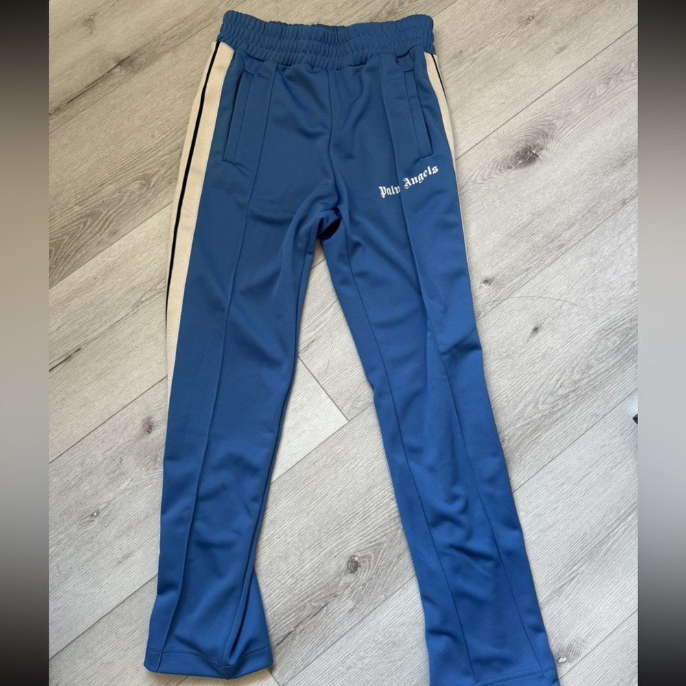 Brand new, never worn. Size medium, fits like 32/32